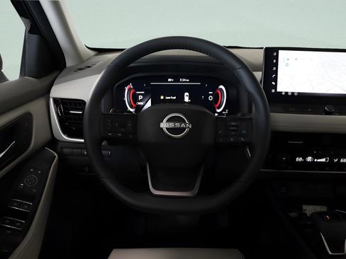 Used 2025 Nissan Rogue SL AWD/4WD image 15