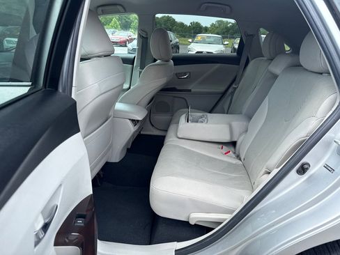 Used 2010 Toyota Venza FWD image 10
