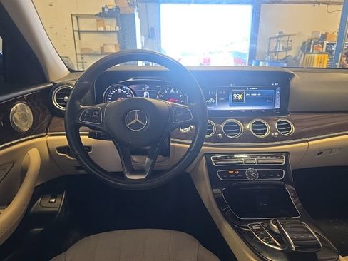 Used 2017 Mercedes-Benz E 300 image 4