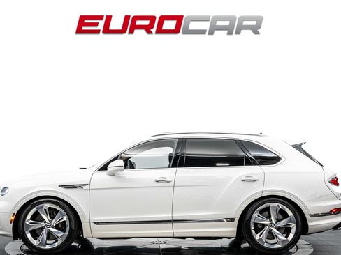 Used 2024 Bentley Bentayga AWD/4WD image 2