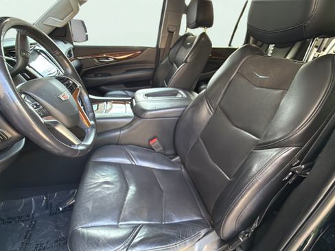 Used 2018 Cadillac Escalade 4WD image 14