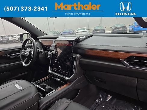 Used 2025 GMC Yukon XL Denali image 21