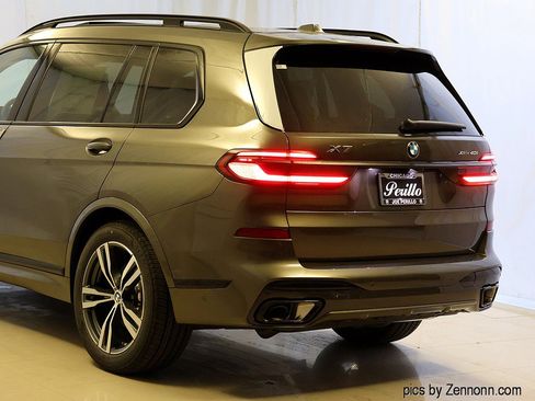 Used 2027 BMW X7 xDrive40i w/ M Sport Package AWD/4WD image 8