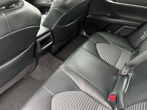 Used 2023 Toyota Camry SE image 12