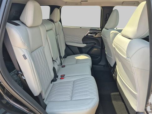 New 2025 Mitsubishi Outlander SEL image 24