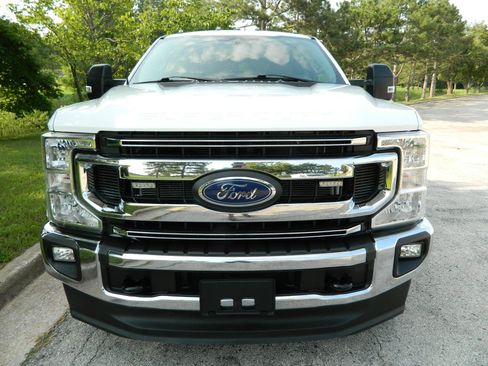 Used 2021 Ford F250 XLT w/ XLT Value Package AWD/4WD image 2