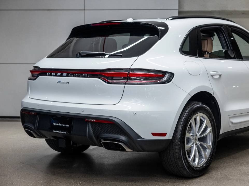 Certified 2026 Porsche Macan AWD/4WD image 16