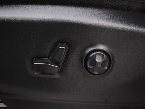 Used 2023 Chrysler Pacifica Touring-L FWD image 25