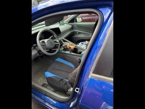Used 2023 Hyundai Elantra SEL w/ Convenience Package FWD image 3