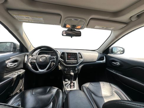 Used 2016 Jeep Cherokee Trailhawk w/ Leather Interior Group AWD/4WD image 12