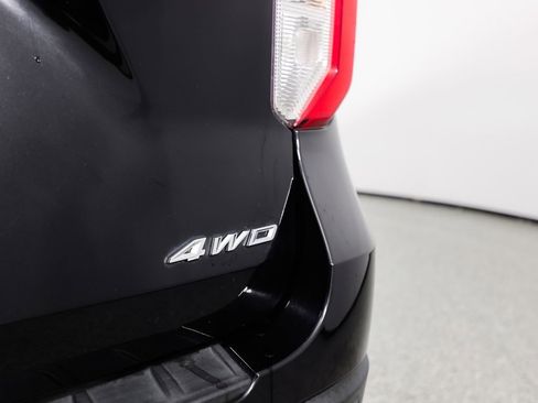 Used 2021 Ford Explorer XLT w/ Equipment Group 202A image 8