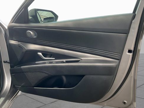 Certified 2025 Hyundai Elantra Limited FWD image 23