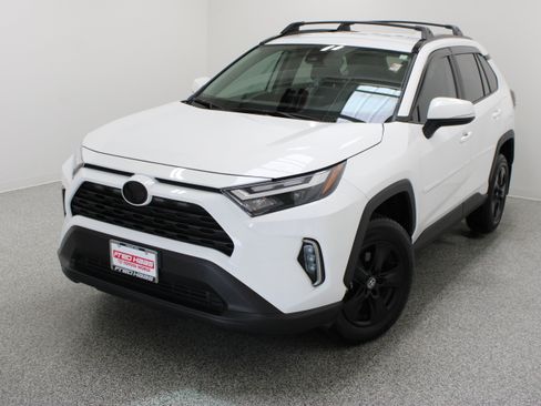 Used 2025 Toyota RAV4 XLE FWD image 2