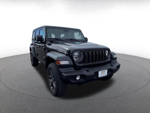 Used 2025 Jeep Wrangler Unlimited Sport AWD/4WD image 2