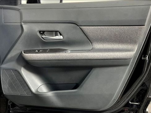 New 2025 Nissan Kicks SV image 24