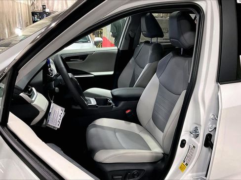 New 2025 Toyota RAV4 Limited image 9