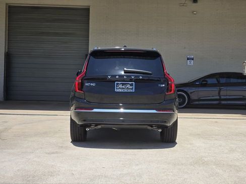 Used 2025 Volvo XC90 T8 Core image 8
