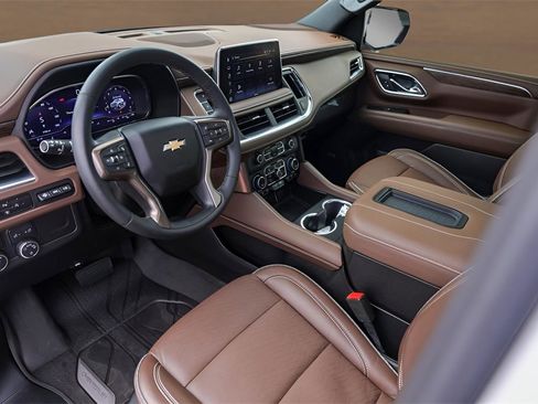 Used 2023 Chevrolet Suburban High Country image 11