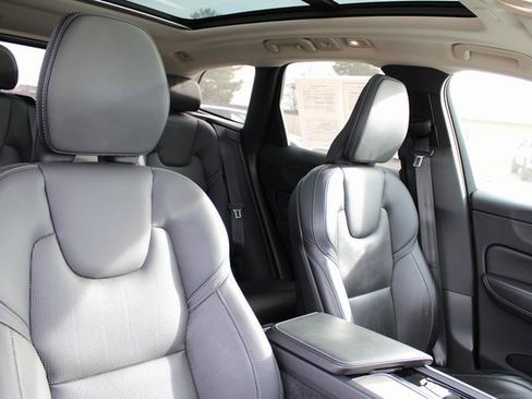 Used 2022 Volvo XC60 B6 Inscription w/ Advanced Package image 18