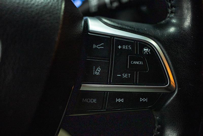 Used 2020 Toyota Highlander XLE AWD/4WD image 20