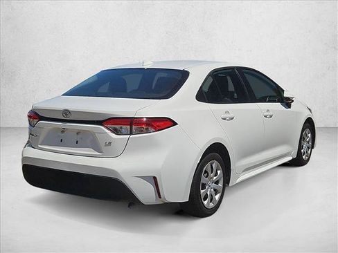 Used 2025 Toyota Corolla LE FWD image 5