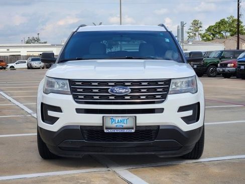Used 2017 Ford Explorer FWD image 2