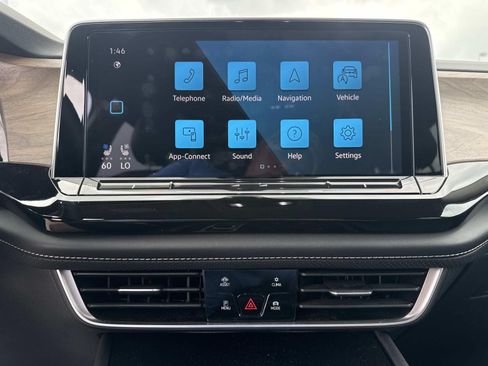 Used 2025 Volkswagen Atlas SE FWD image 25