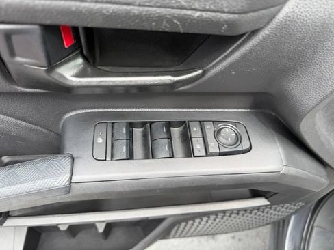 Used 2024 Toyota Tacoma SR5 AWD/4WD image 17