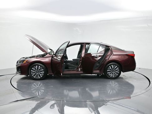 Used 2024 Nissan Altima 2.5 SV image 28