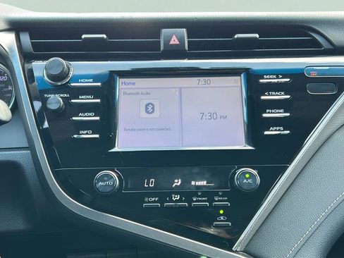 Used 2018 Toyota Camry SE w/ Moonroof Package image 17