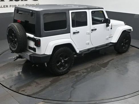 Used 2013 Jeep Wrangler Unlimited Sahara w/ Dual Top Group AWD/4WD image 39