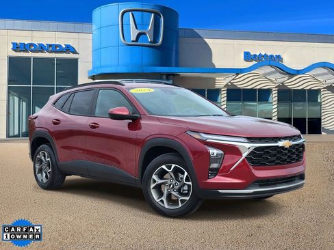 Used 2024 Chevrolet Trax LT w/ LT Convenience Package FWD image 1