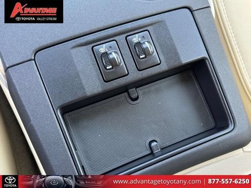 Used 2016 Toyota Camry XLE FWD image 35