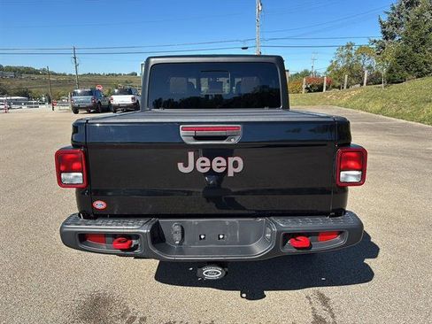 Used 2023 Jeep Gladiator Rubicon w/ Cold Weather Group image 3