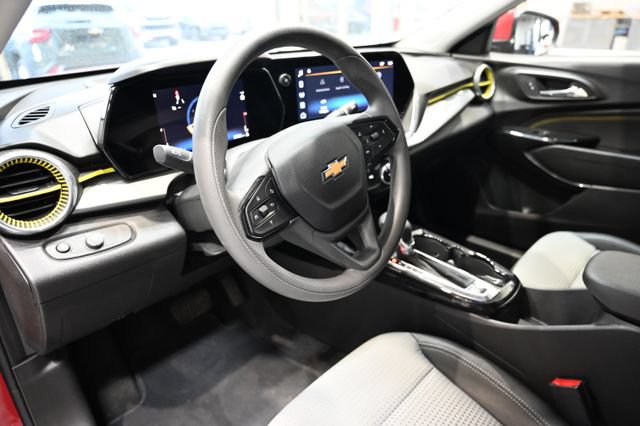 Used 2026 Chevrolet Trax LT FWD image 21