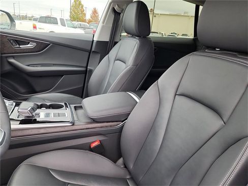 Certified 2023 Audi Q8 Premium image 23