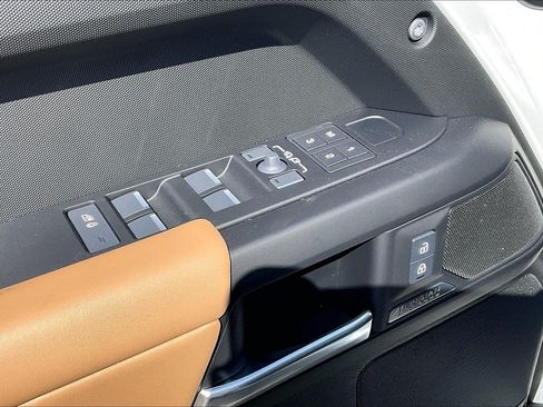 New 2026 Land Rover Defender 110 X-Dynamic SE AWD/4WD image 25