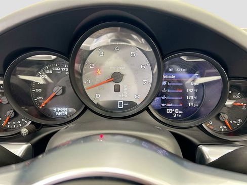 Used 2019 Porsche 911 Cabriolet image 30