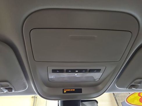 Used 2018 GMC Canyon SLT w/ Driver Alert Package image 25