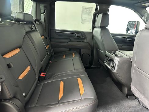Used 2025 GMC Sierra 2500 AT4 w/ AT4 Premium Plus Package AWD/4WD image 33