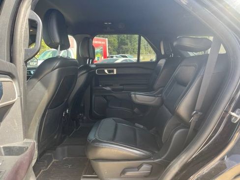 Used 2020 Ford Explorer XLT w/ Equipment Group 202A RWD image 11