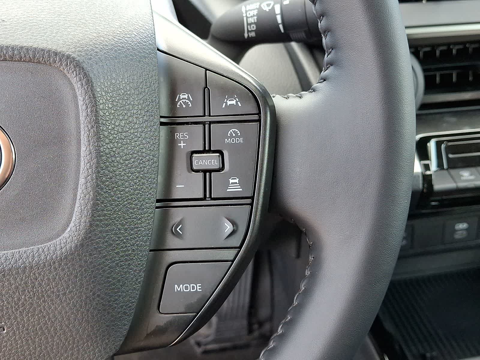 Certified 2025 Toyota Prius LE FWD image 24
