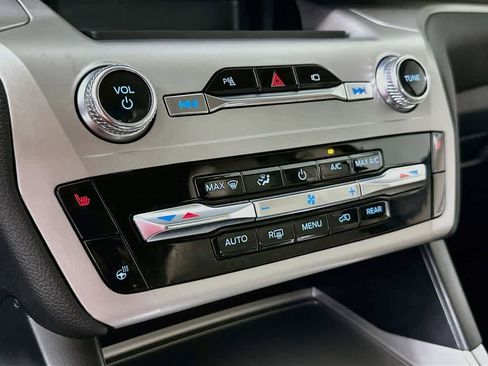 Used 2023 Ford Explorer XLT w/ Equipment Group 202A AWD/4WD image 33