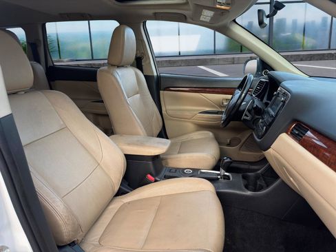Used 2014 Mitsubishi Outlander GT AWD/4WD image 22