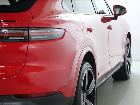 Used 2021 Porsche Cayenne Coupe image 8