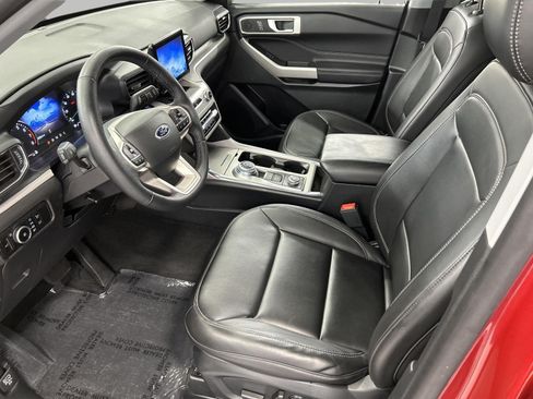 Used 2024 Ford Explorer XLT w/ Equipment Group 202A AWD/4WD image 10