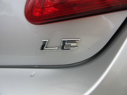 Used 2010 Toyota Camry LE FWD image 9