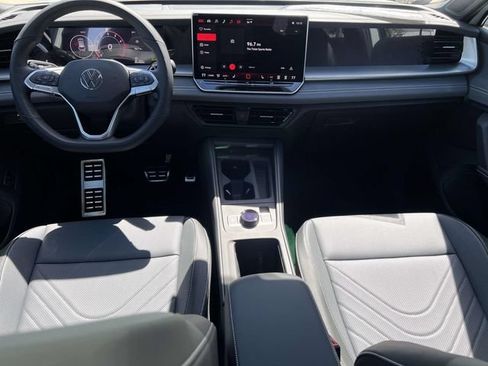 New 2026 Volkswagen Tiguan SE R-Line FWD image 24