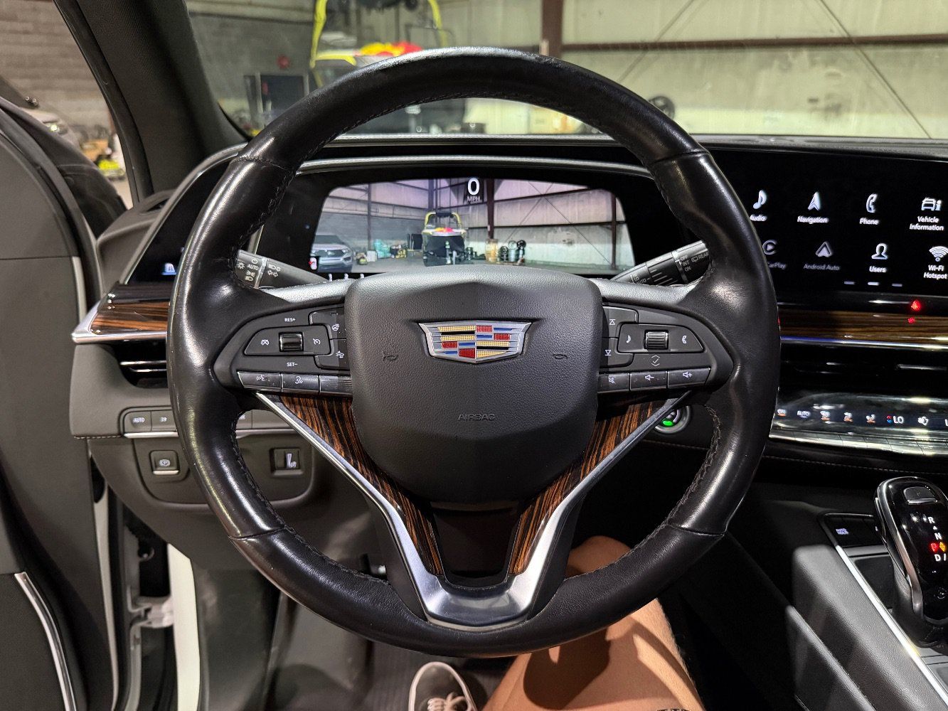 Used 2022 Cadillac Escalade Luxury AWD/4WD image 32