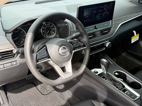 New 2026 Nissan Altima 2.5 SV image 18